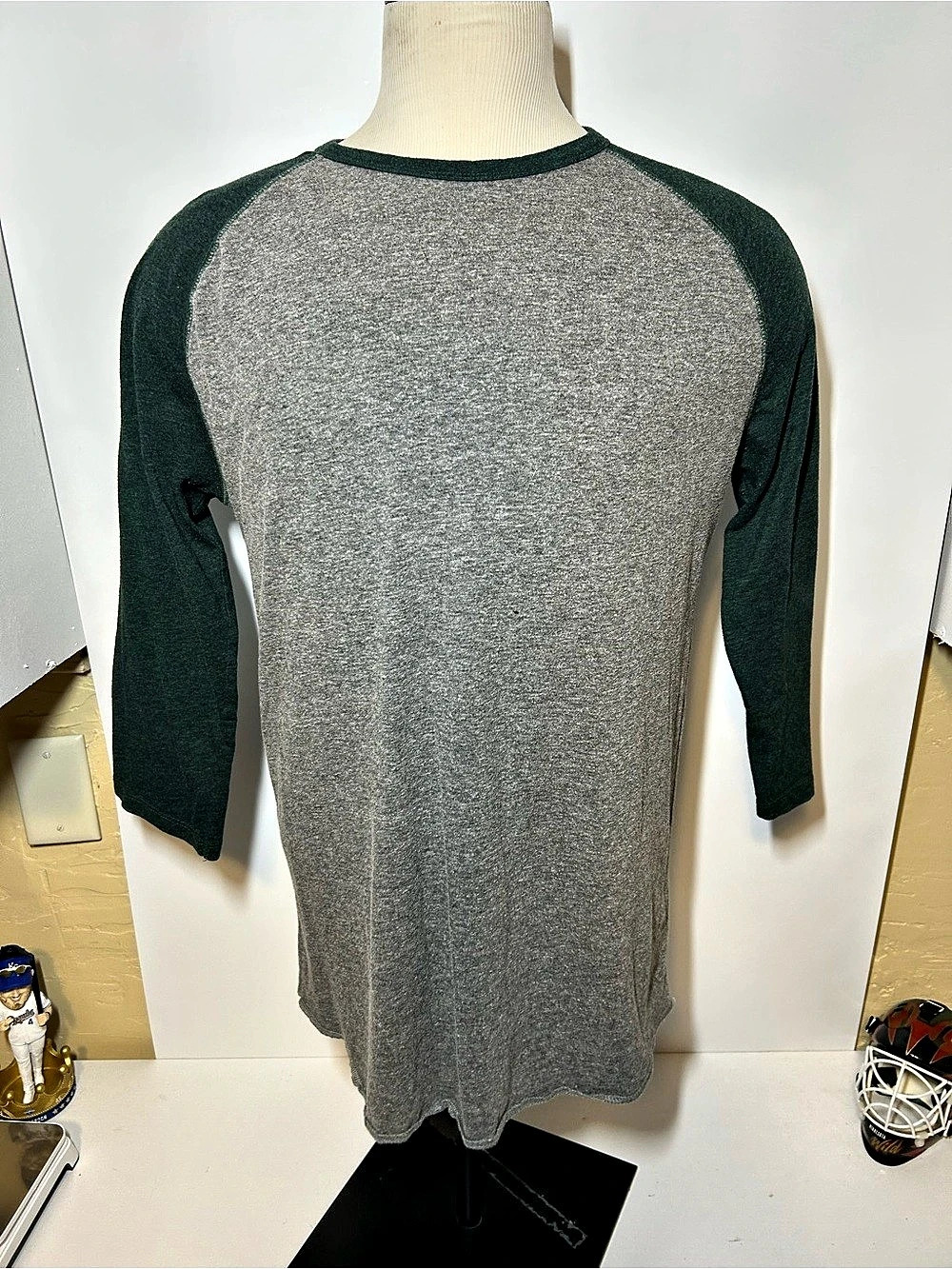 American eagle  Men's Raglan Long Sleeve in Gray & Green Like New